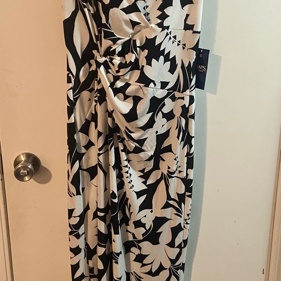 Official NFL Seahawks Jersey size Medium.  With matching tights medium. - Picture 16 of 16